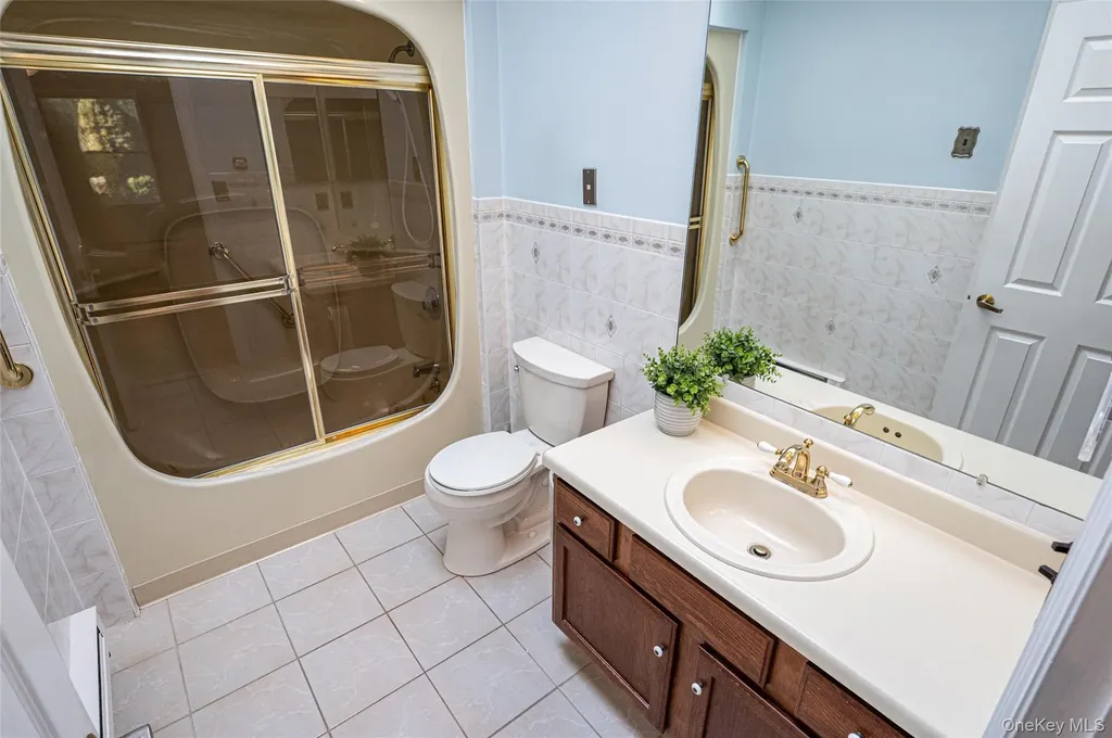 35 Chippendale Drive Mount Sinai NY 11766