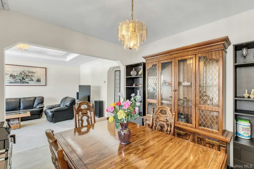 197 Emory Road Mineola NY 11501