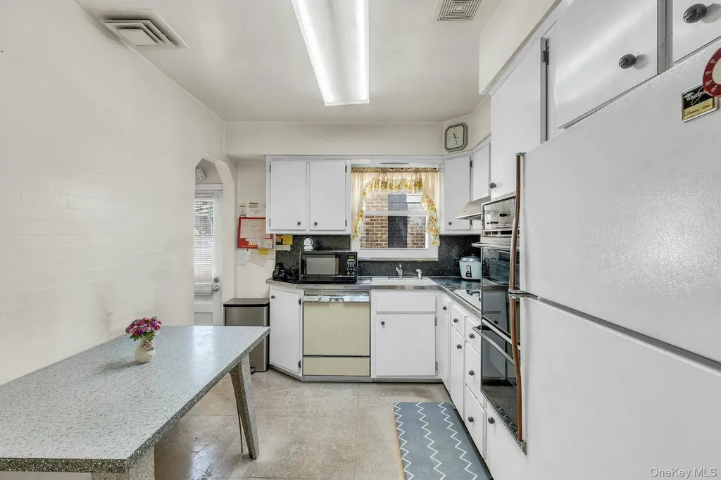 197 Emory Road Mineola NY 11501