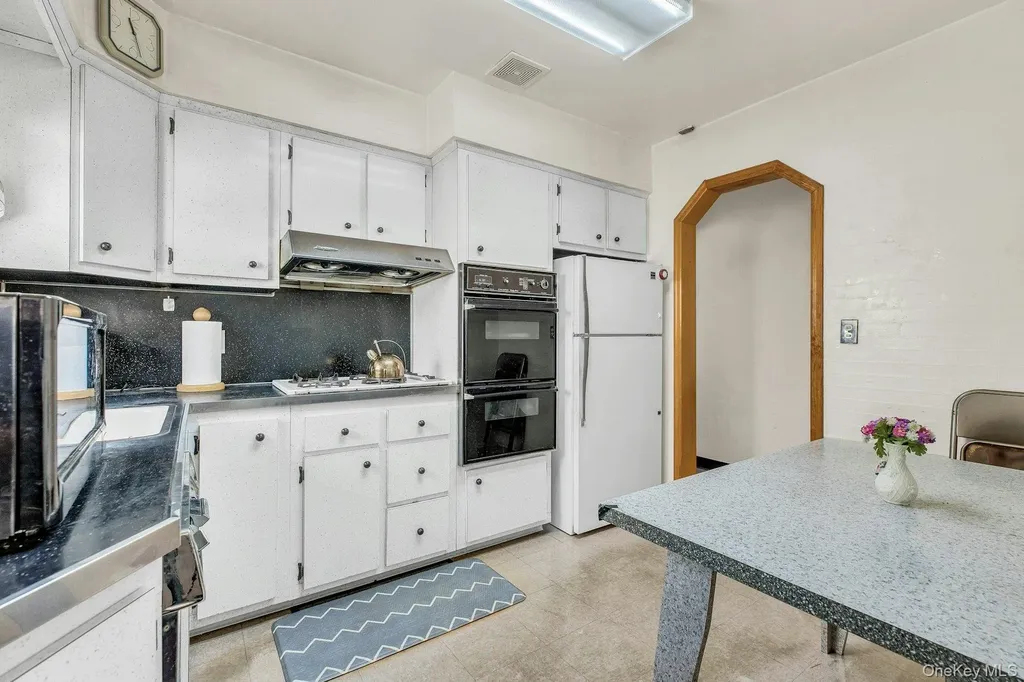 197 Emory Road Mineola NY 11501