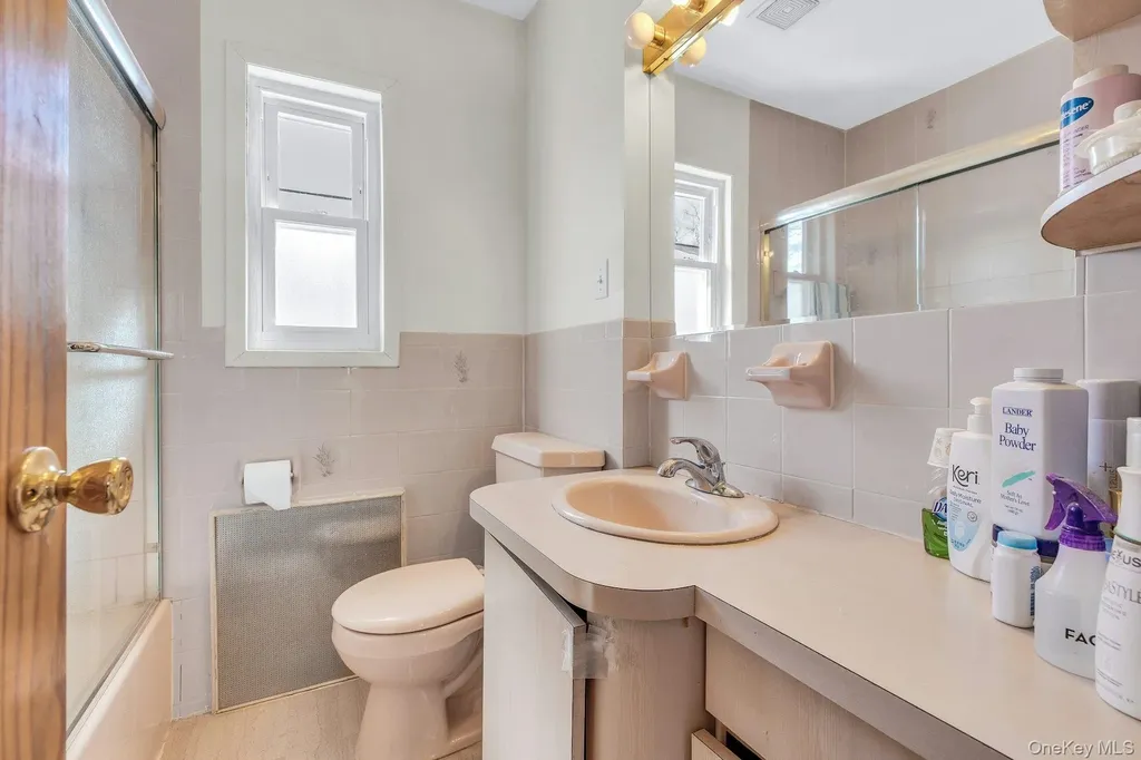 197 Emory Road Mineola NY 11501
