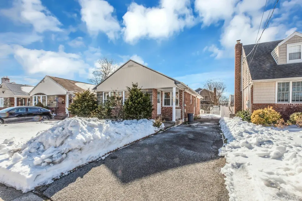 197 Emory Road Mineola NY 11501
