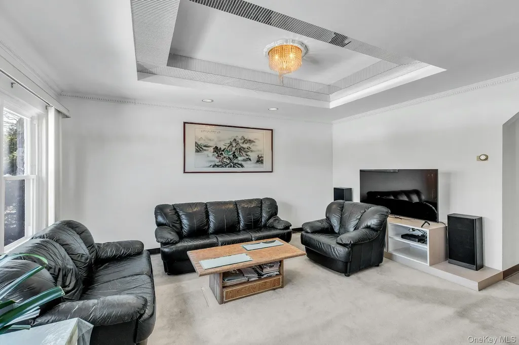 197 Emory Road Mineola NY 11501