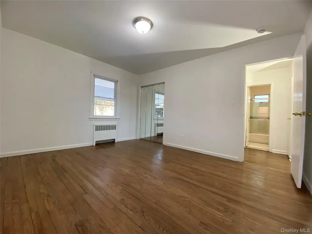 216 Raff Avenue Mineola NY 11501