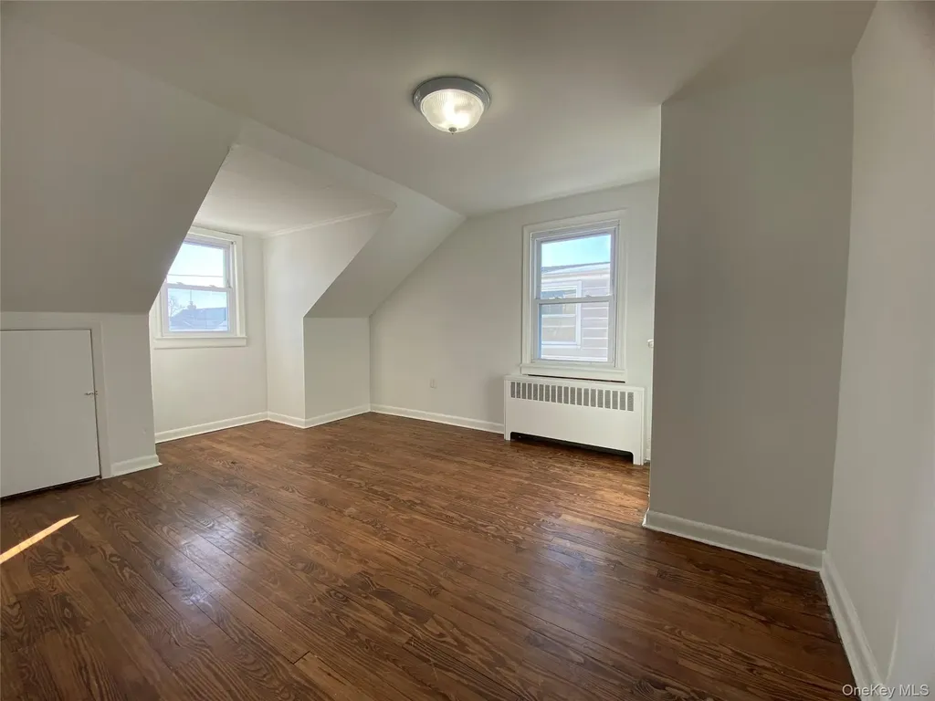 216 Raff Avenue Mineola NY 11501