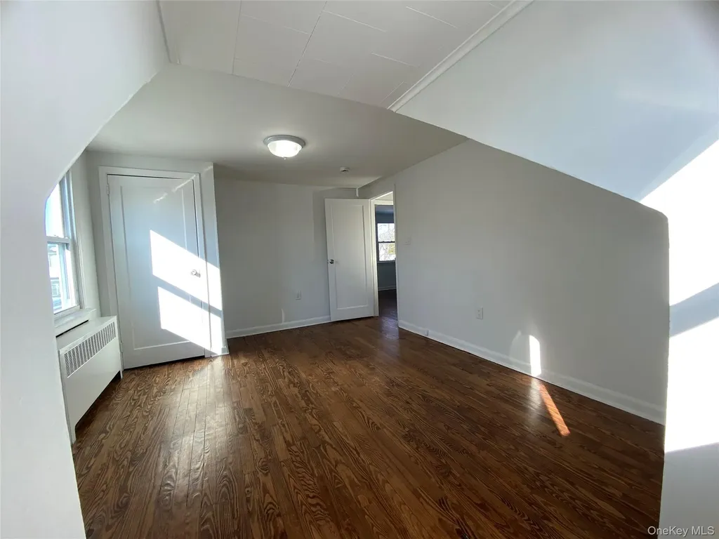 216 Raff Avenue Mineola NY 11501