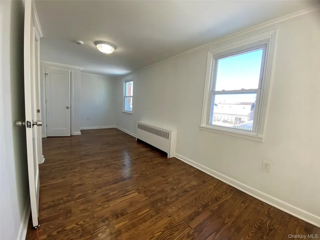 216 Raff Avenue Mineola NY 11501