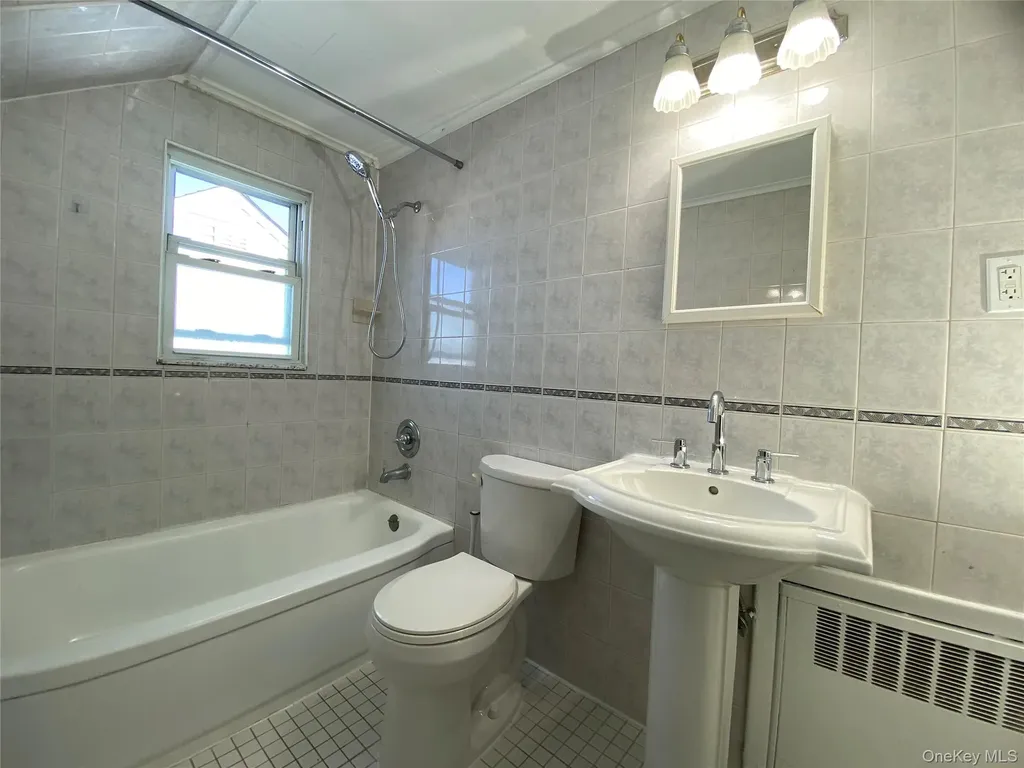 216 Raff Avenue Mineola NY 11501