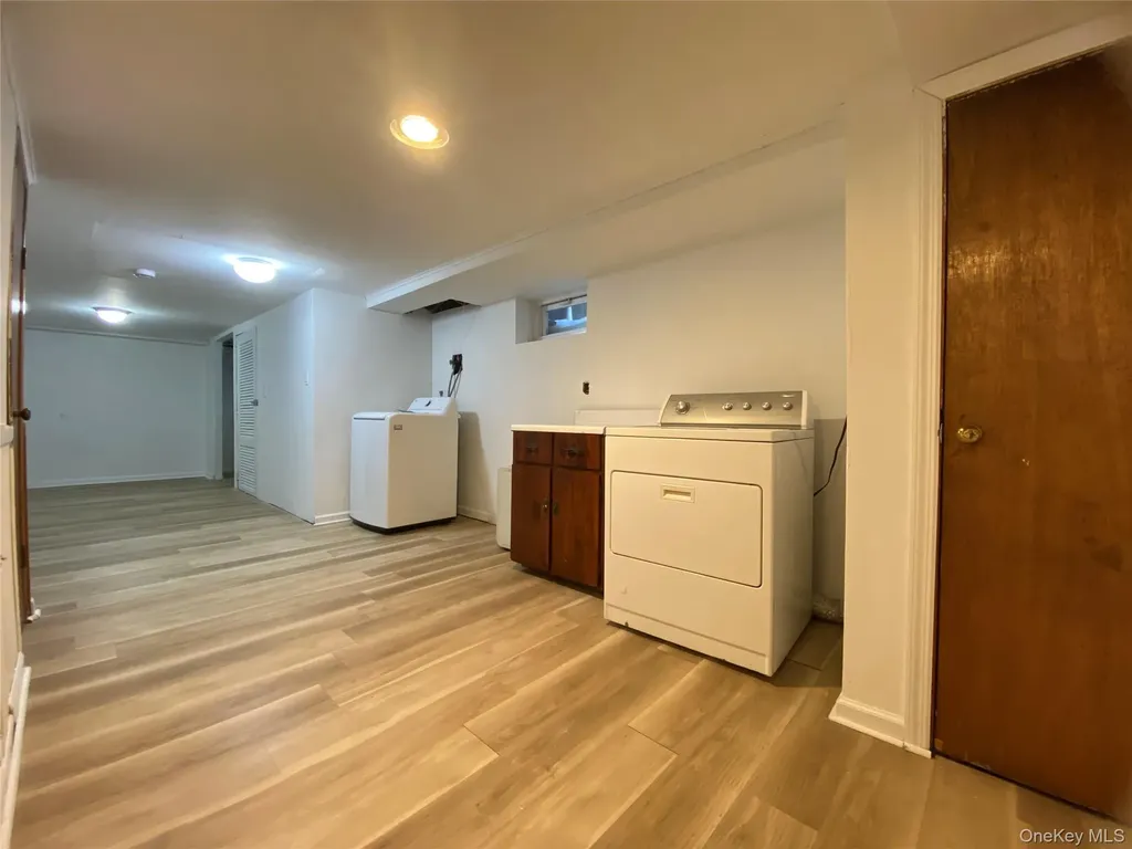 216 Raff Avenue Mineola NY 11501