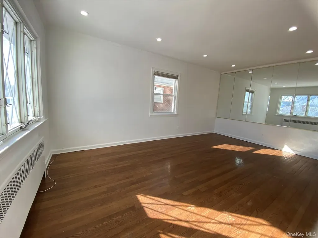 216 Raff Avenue Mineola NY 11501
