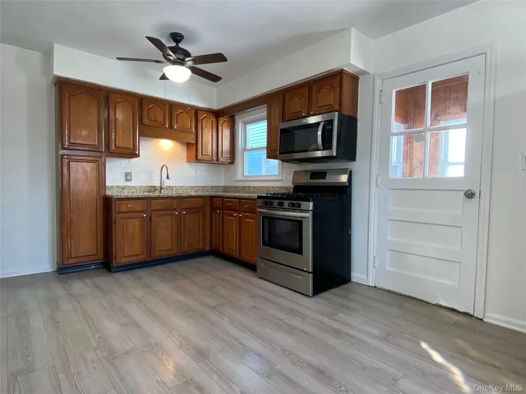 216 Raff Avenue Mineola NY 11501
