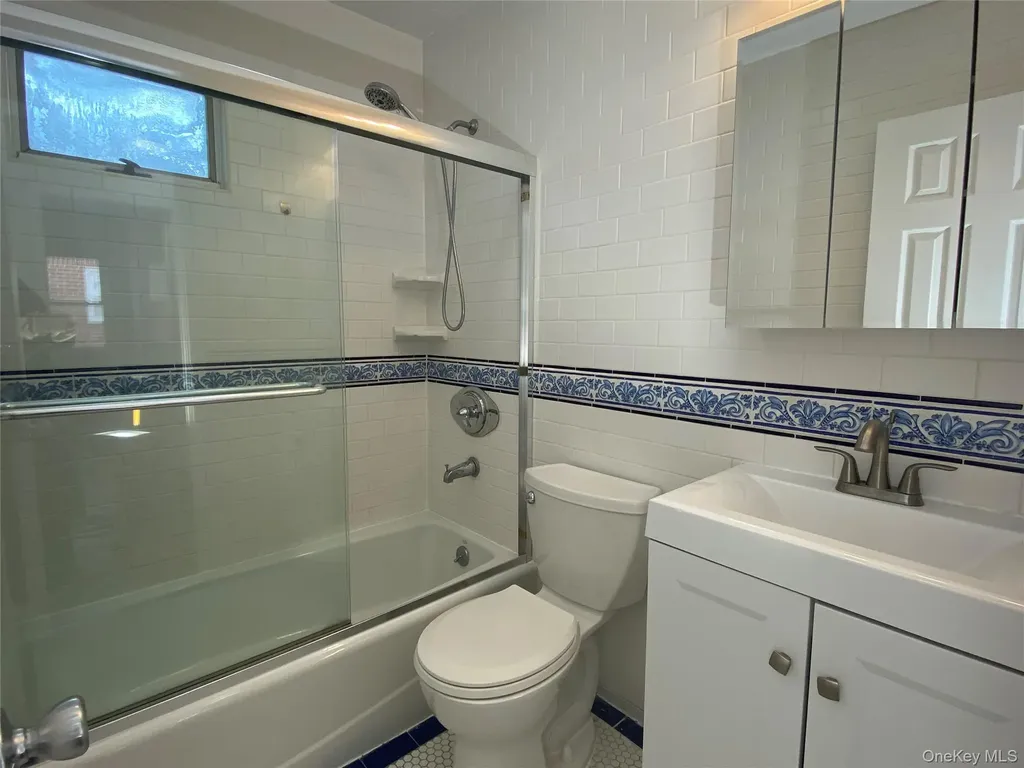 216 Raff Avenue Mineola NY 11501
