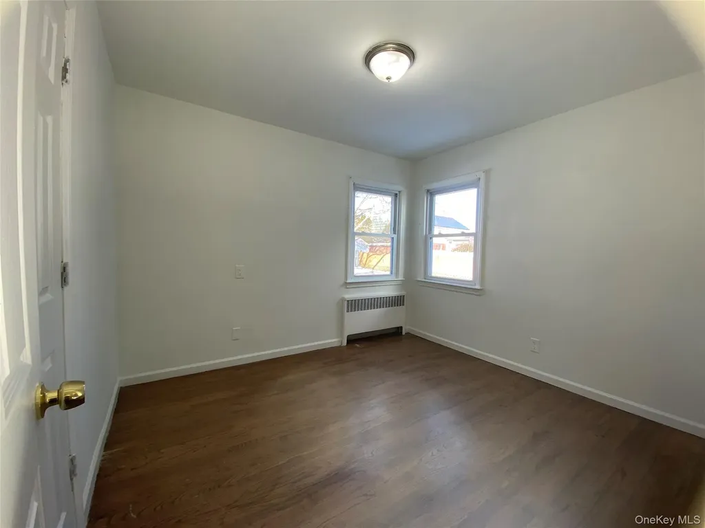 216 Raff Avenue Mineola NY 11501