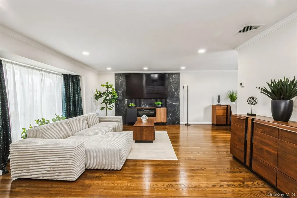 15 Center Drive Syosset NY 11791