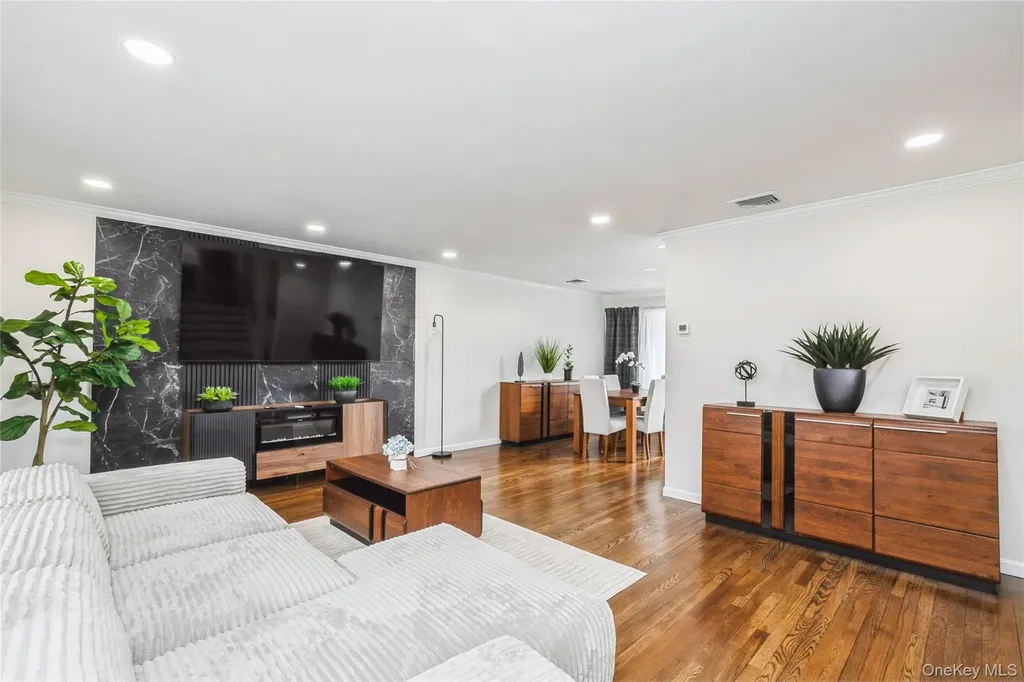 15 Center Drive Syosset NY 11791