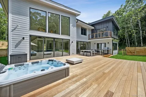 19 Elm Lane Montauk NY 11954