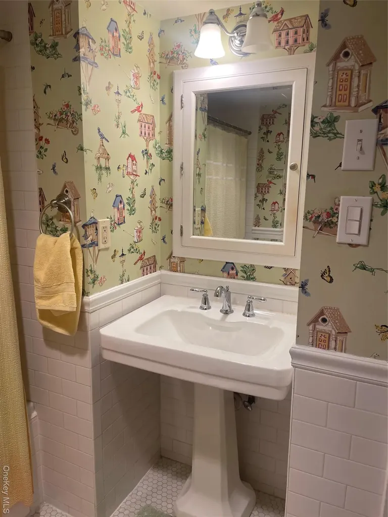 64 Maple Drive Great Neck NY 11021
