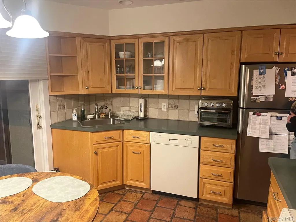 64 Maple Drive Great Neck NY 11021