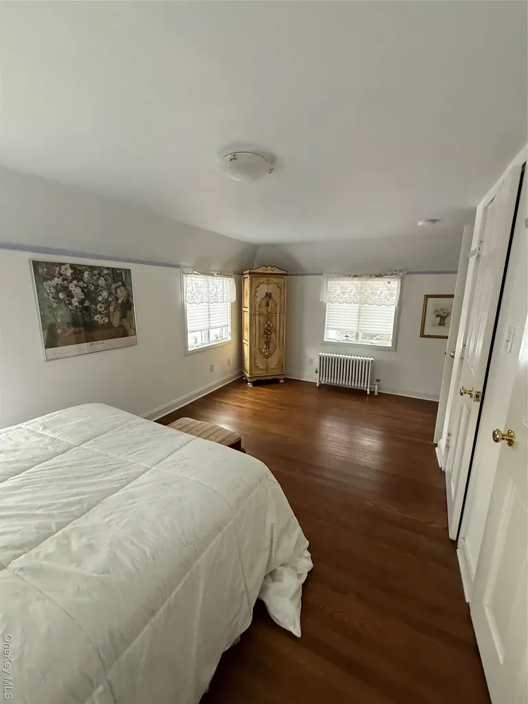 64 Maple Drive Great Neck NY 11021