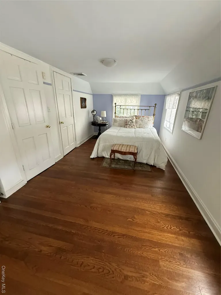 64 Maple Drive Great Neck NY 11021