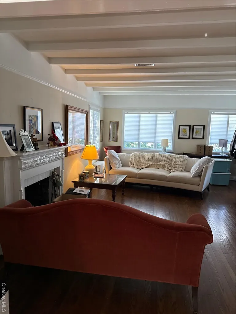 64 Maple Drive Great Neck NY 11021