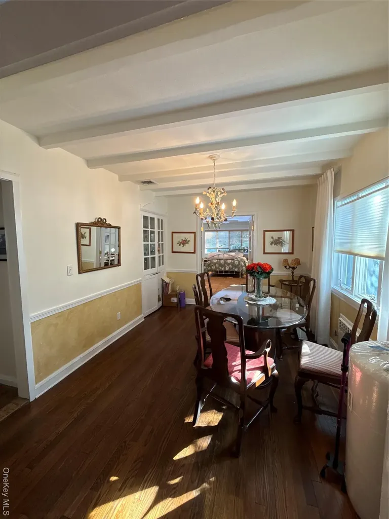 64 Maple Drive Great Neck NY 11021