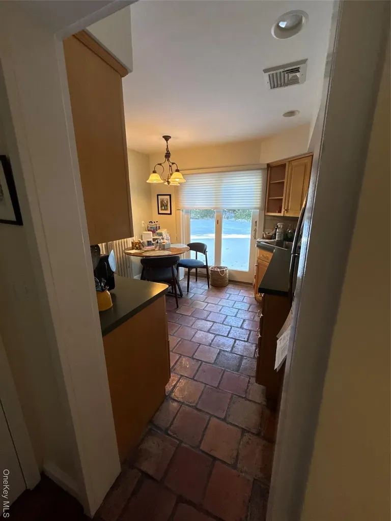 64 Maple Drive Great Neck NY 11021