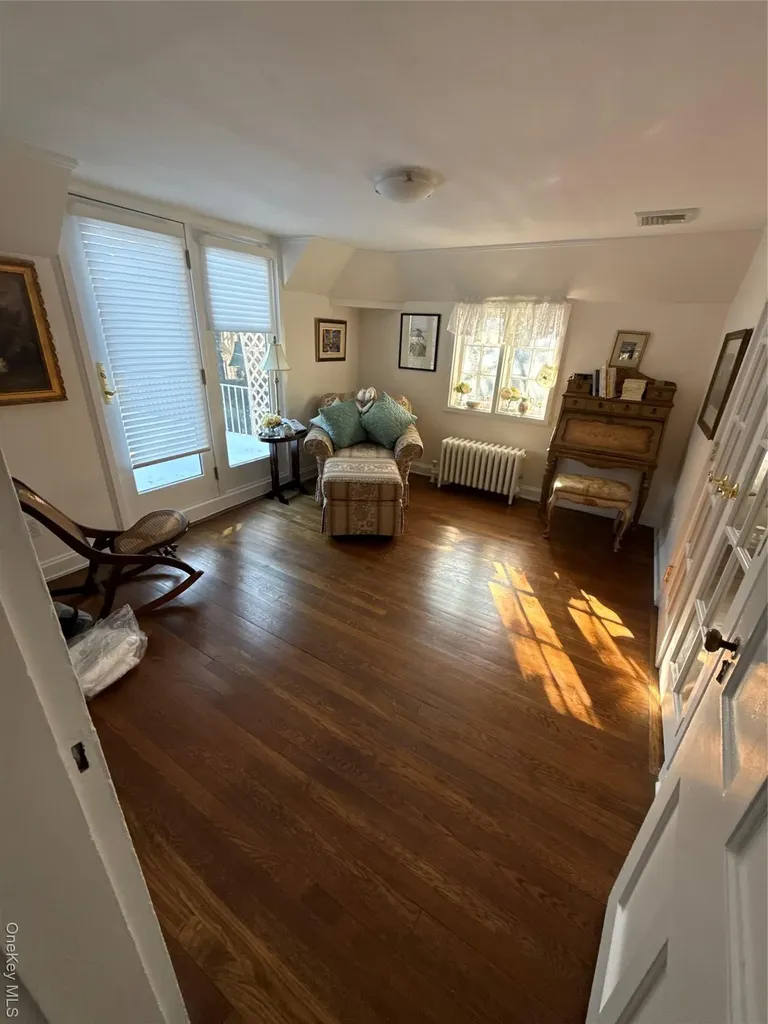 64 Maple Drive Great Neck NY 11021