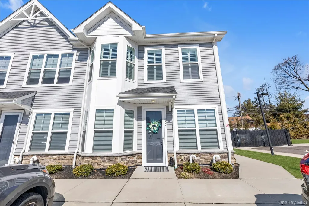 137 Emanuel Way East Meadow NY 11554