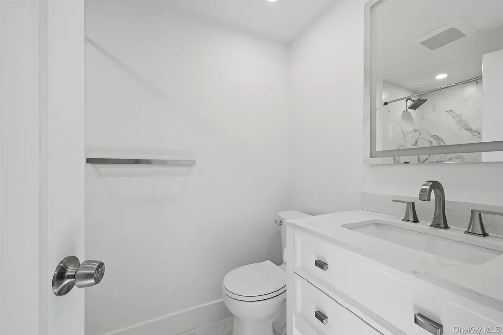 923 E Main Street Riverhead NY 11901