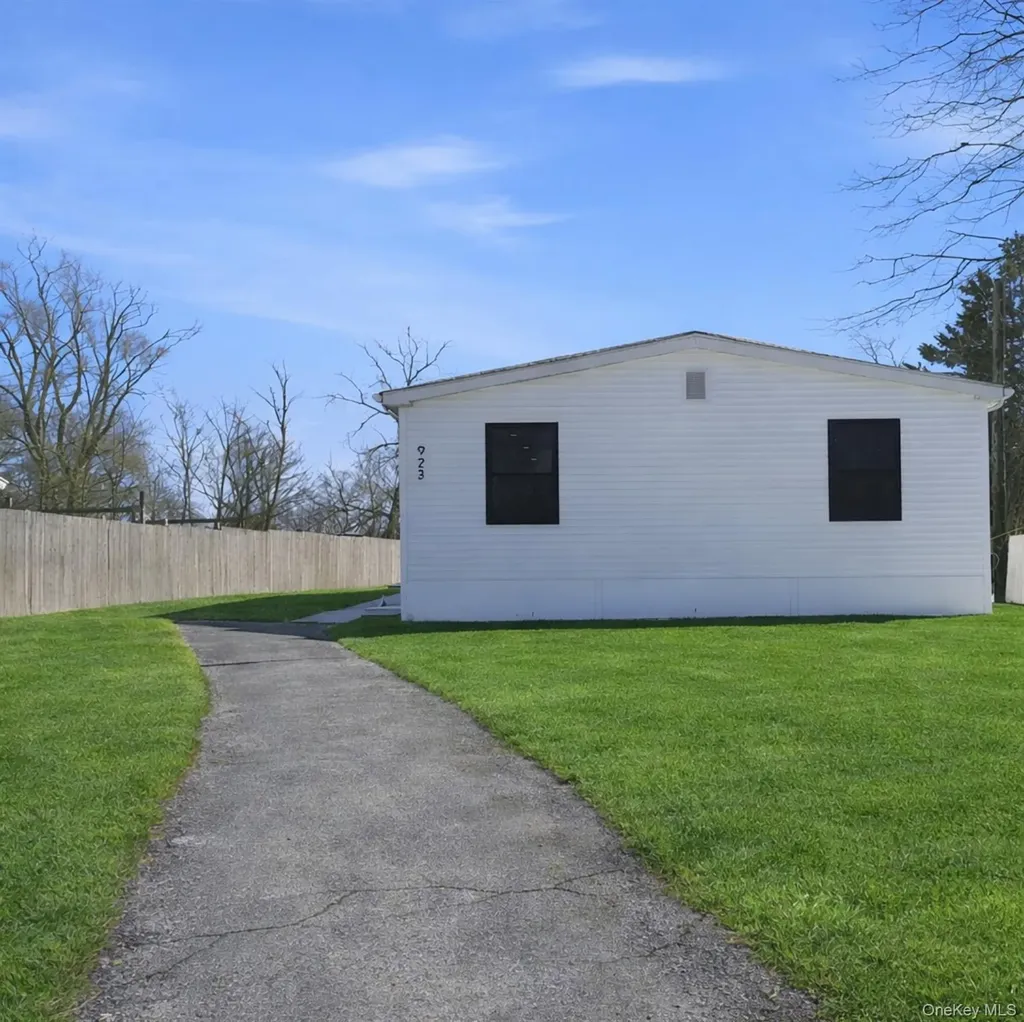 923 E Main Street Riverhead NY 11901
