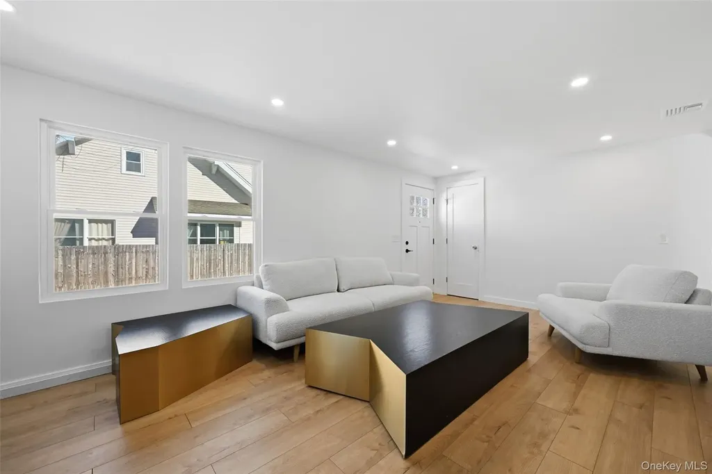 923 E Main Street Riverhead NY 11901