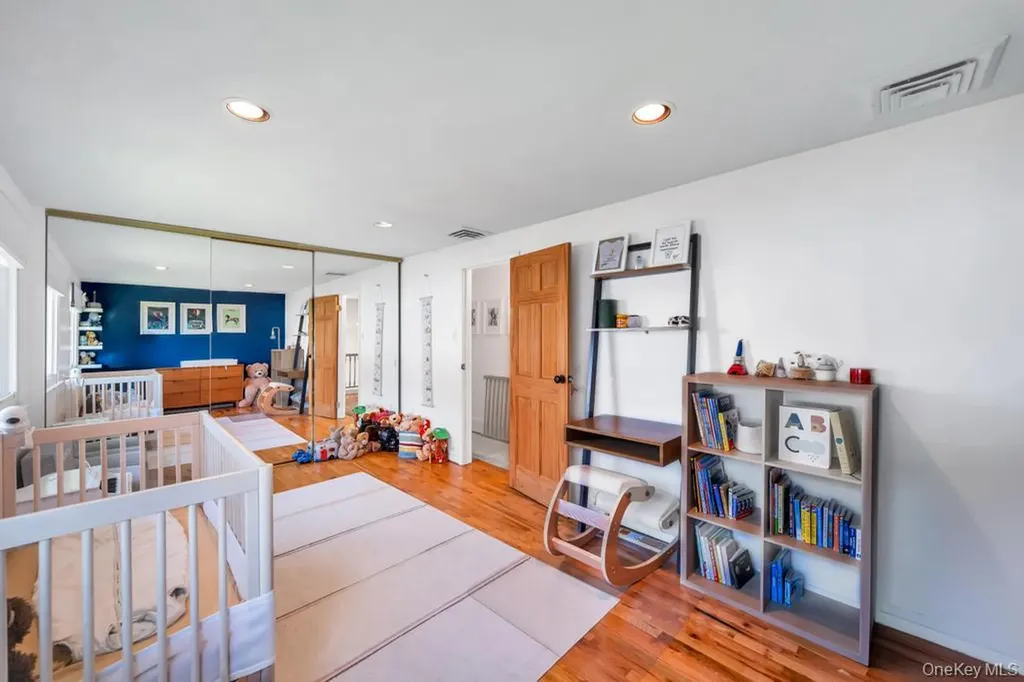 40 Hitching Post Lane Glen Cove NY 11542