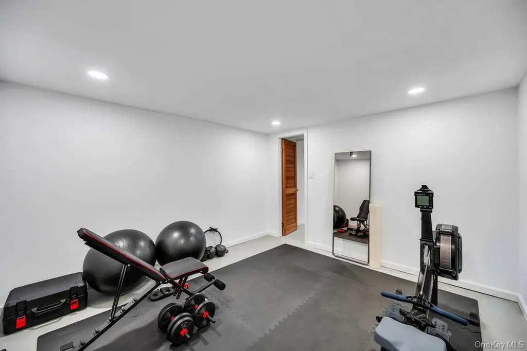 40 Hitching Post Lane Glen Cove NY 11542