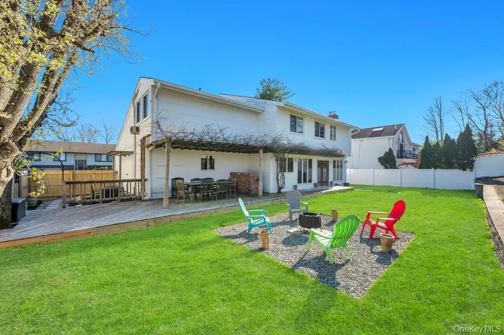 40 Hitching Post Lane Glen Cove NY 11542