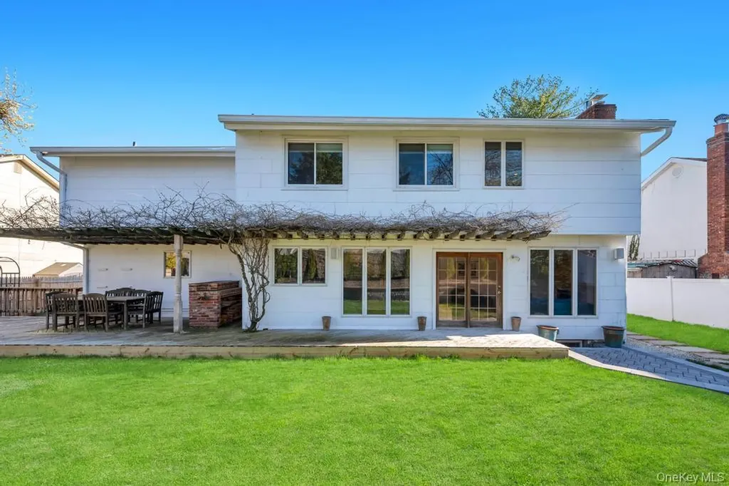 40 Hitching Post Lane Glen Cove NY 11542