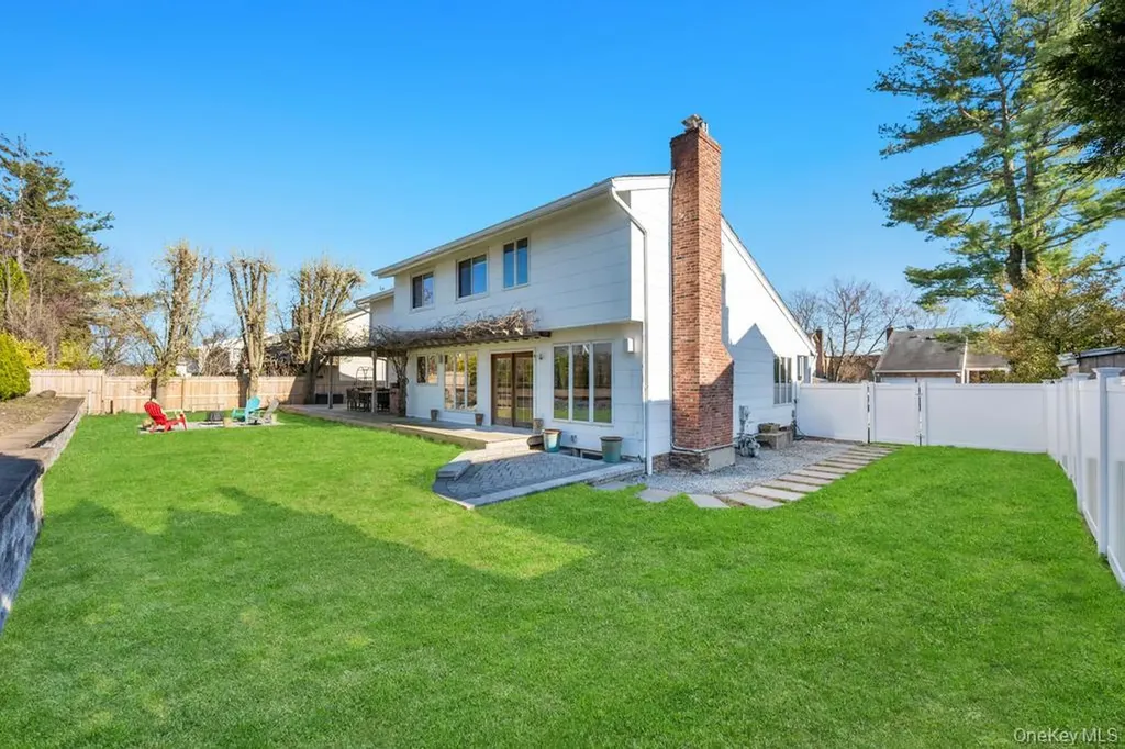 40 Hitching Post Lane Glen Cove NY 11542