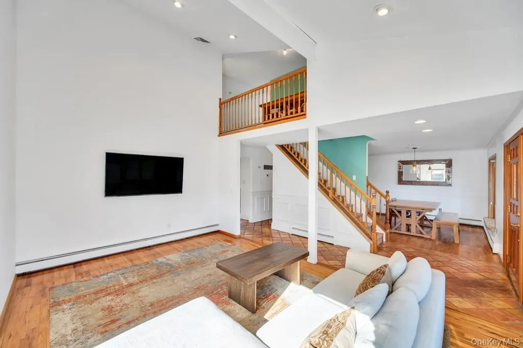 40 Hitching Post Lane Glen Cove NY 11542