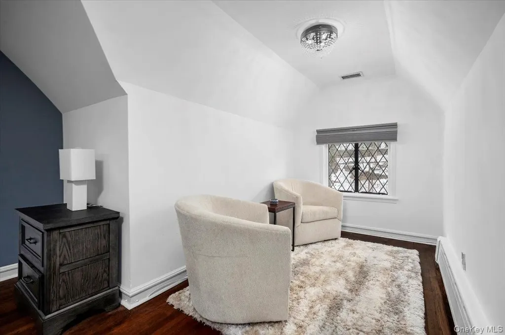 194 Hickory Grove Drive E Larchmont NY 10538