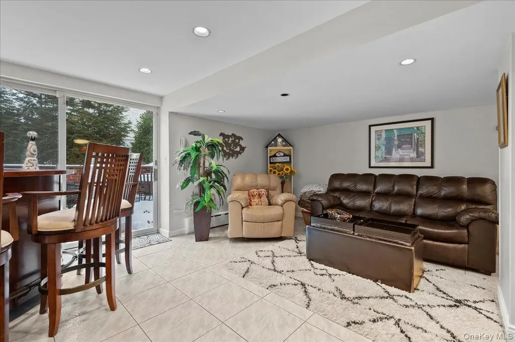 194 Hickory Grove Drive E Larchmont NY 10538
