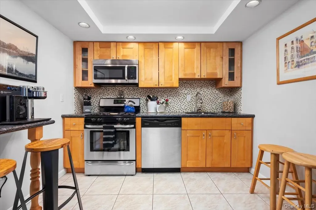 194 Hickory Grove Drive E Larchmont NY 10538