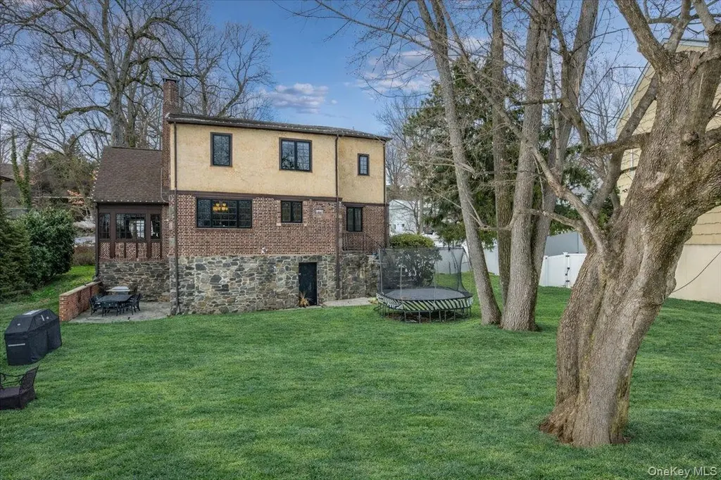 194 Hickory Grove Drive E Larchmont NY 10538