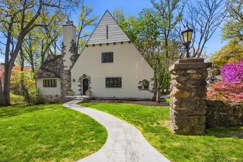1 Aviemore Drive New Rochelle NY 10804
