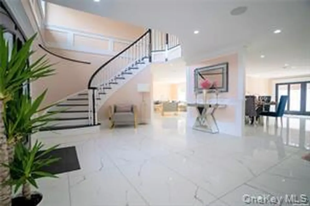 18 Helene Avenue Merrick NY 11566