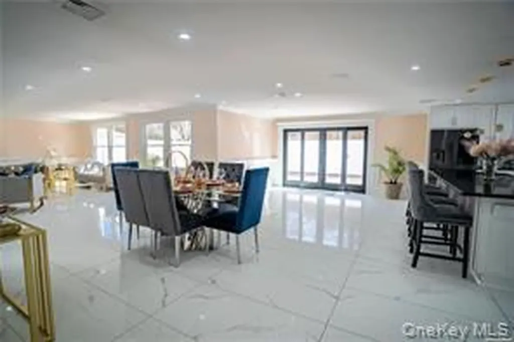 18 Helene Avenue Merrick NY 11566