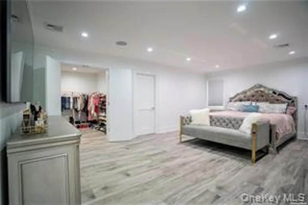 18 Helene Avenue Merrick NY 11566