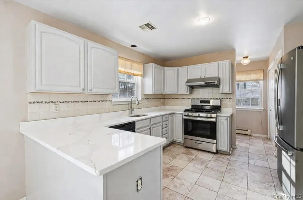 15 Surrey Lane Harriman NY 10926