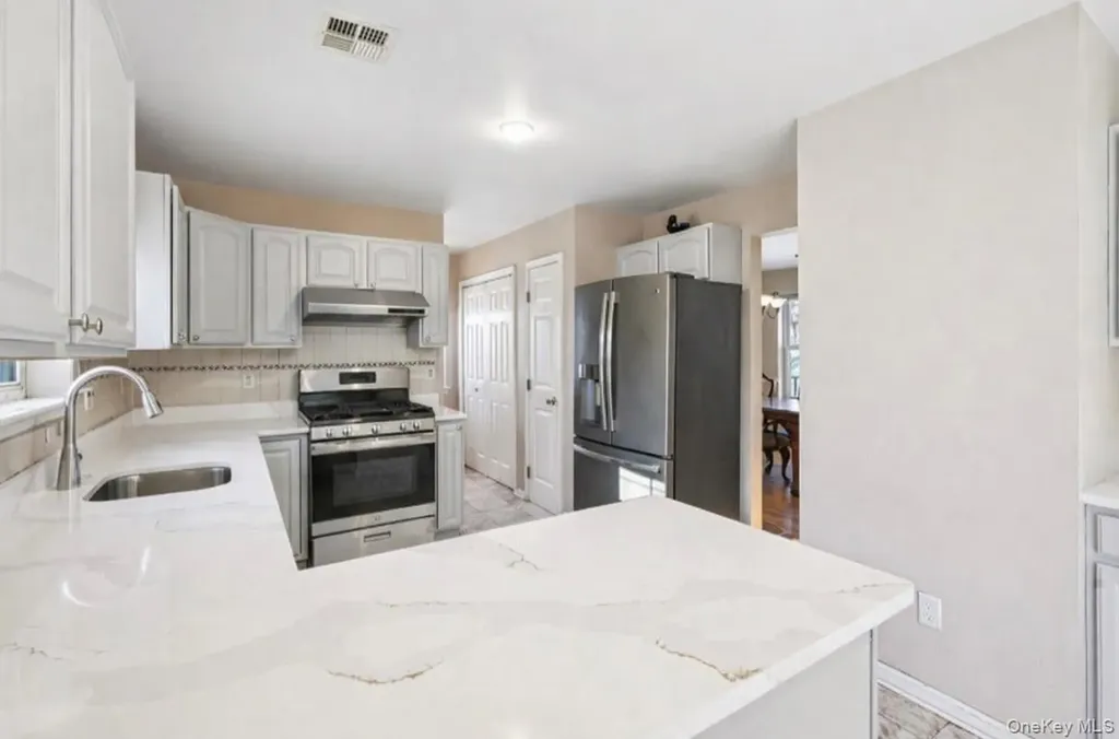 15 Surrey Lane Harriman NY 10926