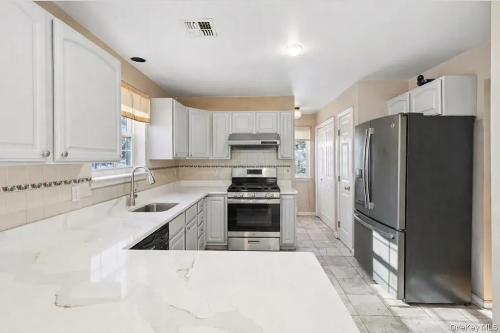 15 Surrey Lane Harriman NY 10926