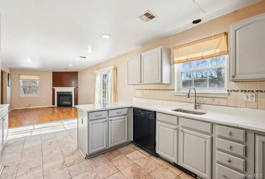 15 Surrey Lane Harriman NY 10926